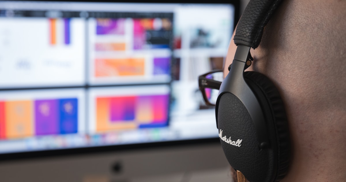 Agency Sales Coaching: Selling Creative and Strategy Work Without a Product Demo - Parallax sales coaching