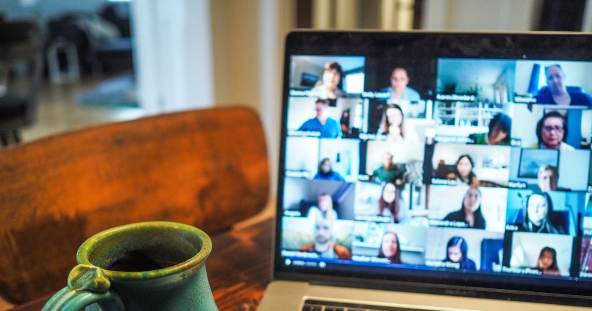 Async Sales Coaching: Coaching Reps Across Time Zones Without Burning Out - Parallax sales coaching